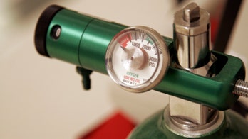 Man with lung disease finishes marathon towing oxygen tank