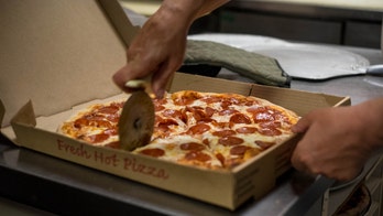 New Jersey pizzeria faces backlash for allegedly writing 'pig' on box for cop