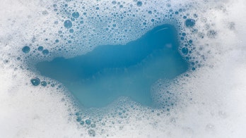 Mom claims Hatchimals bath bomb gave daughter chemical burns