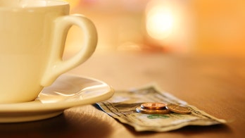 New York waitress moved to tears by photographer's gift of $1G tip raised via Instagram