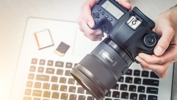 Plus-size models use Instagram to point out 'altered images'