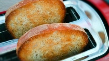 Reddit mocks 'hipster' cafe that lets customers toast their own bread