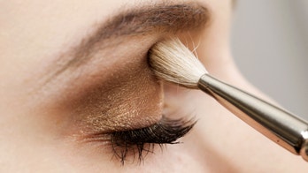 10 toxic chemicals to avoid in eye makeup