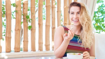 7 ways to fight vacation food cravings