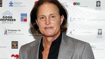 Restaurant apologizes for Bruce Jenner hot dog