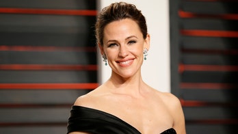 Jennifer Garner posts makeup free selfie to make a statement about being a parent