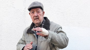 Korean War veteran saves woman from knife-wielding thugs