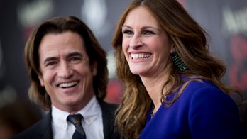 Julia Roberts is star-struck at her own premiere