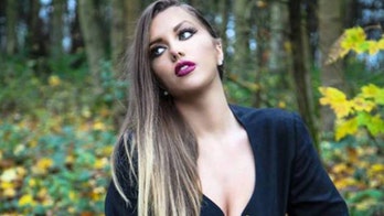 Woman defies odds after spinal diagnosis to land career as model