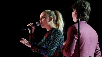 Kelsea Ballerini-Lukas Graham Grammys mashup leaves fans bewildered