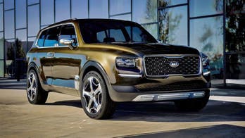 That's no Bentley -- it's Kia's 400-horsepower Telluride concept