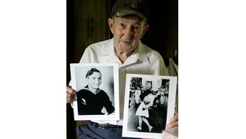 Man known as kissing sailor in WWII-era picture dies