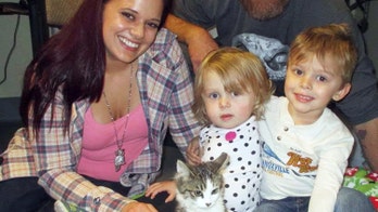 Toddler with 1 arm adopts kitten with 3 legs