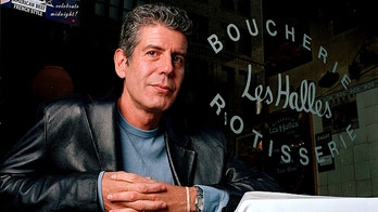 Anthony Bourdain mourners flocking to NYC’s Les Halles to pay tribute to late chef
