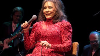 Country singer Loretta Lynn had stroke, hospitalized