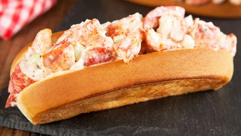 Restaurant tries to break lobster roll record with 159-foot sandwich