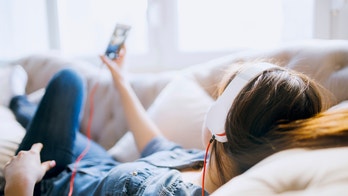 Teens who listen to loud music at risk of early hearing loss, study suggests
