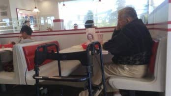 Older man who eats alone goes viral. When you take a close look at what’s on the table, you’ll see why