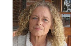 Teacher battling cancer dies within minutes of students' singing tribute