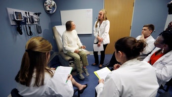 US medical schools expand training to curb painkiller abuse