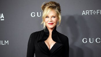 Melanie Griffith shows off rock-hard abs in new Instagram selfie