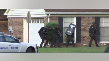Police officer wounded, 2 men dead after standoff at Memphis home