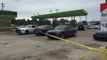 Off-duty Tennessee police officer robbed, shoots at suspects, cops say