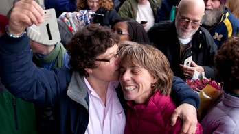 Appeals court halts gay marriages in Mich.