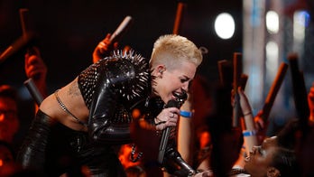 Miley Cyrus joins Billy Idol onstage for 'Rebel Yell'