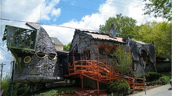 Bizarre living: Cincinnati's "Mushroom House"