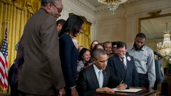 Obama raises minimum wage for contract workers