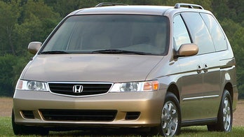 US investigates Honda minivans for air bag trouble