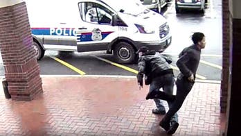 Good Samaritan's fancy footwork helps cop catch armed suspect in amazing video
