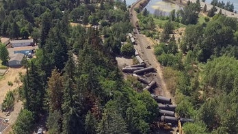Oregon officials want a hold on oil trains after derailment