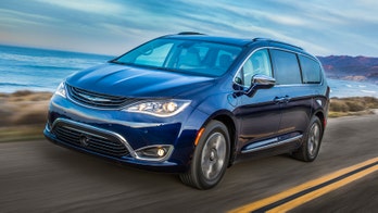 2017 Chrysler Pacifica Hybrid test drive