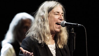 Patti Smith reportedly rips fan for snapping pic
