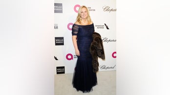 Which wealthy socialite won Elton John's Oscar pool?