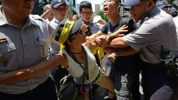 Taiwan activists clash with police over China pact
