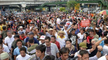 Hundreds gather for Philippine anti-graft rally