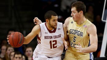 WATCH: Arizona's Ryan Anderson throw down a one-handed dunk