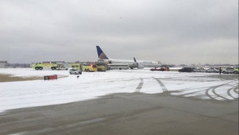 United jet skids off snowy Chicago runway