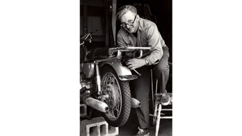 'Zen and the Art of Motorcycle Maintenance' author Robert M. Pirsig dead at 88
