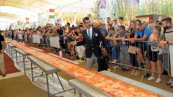 60 pizza-makers create nearly mile-long 'pie' in Milan