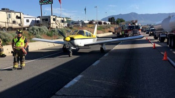 Airplane makes emergency landing onto freeway after experiencing 'mechanical issues'