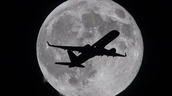 'Lunartic' snaps awesome photo of airplane crossing the Moon