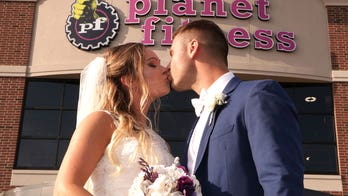 Couple marries at Planet Fitness, takes wedding photos on exercise equipment