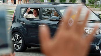 Pope's small car fascinates South Koreans