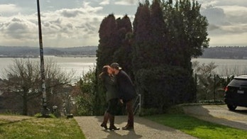 Internet brings together couple and random tourist who took photo of their wedding proposal