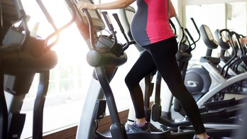 Pregnant fitness model shamed for flat stomach responds to social media critics