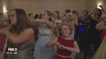 Hospitalized Michigan teens get dream prom